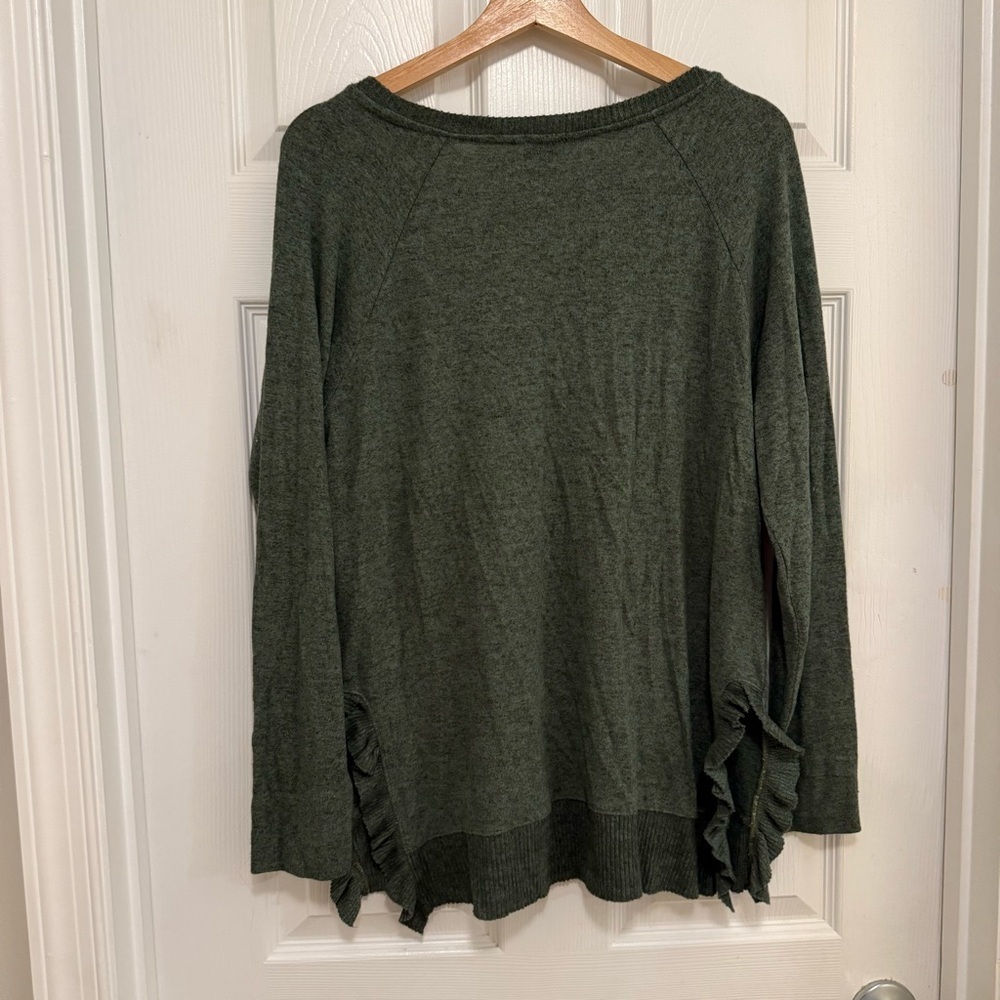 Like New Anthropologie Postmark Gia Split Ruffle Hem V-Neck Sweater - Picture 4 of 5